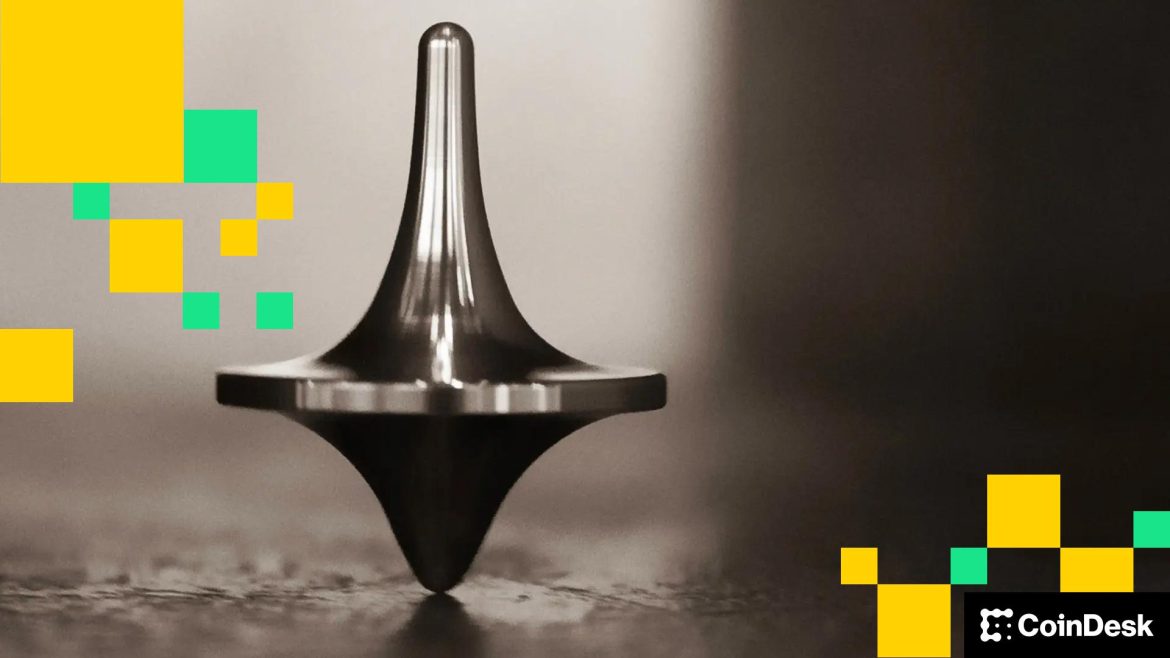 Crypto Lags Behind Stocks and Gold as Traders Turn Defensive